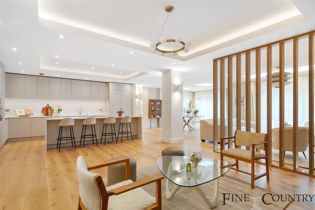 6 bedroom semi-detached house for sale