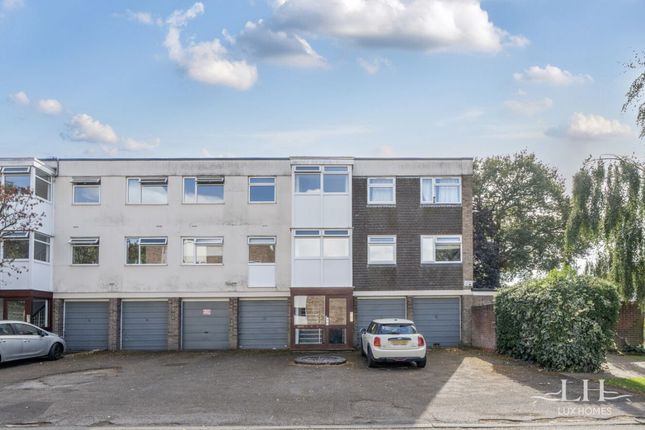 Becketts Court, Brentwood 2 bed flat for sale