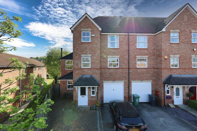 Keelham Drive, Leeds, West Yorkshire... 4 bed end of terrace house for sale