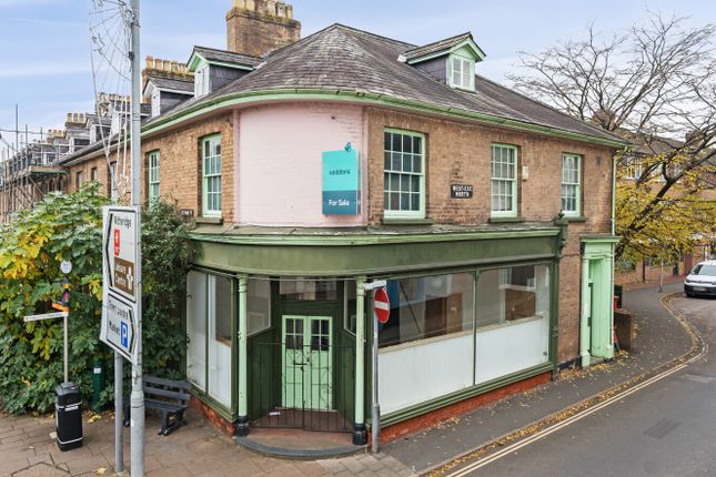 3 bed end terrace house