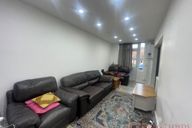 Woodford Green IG8 3 bed flat for sale