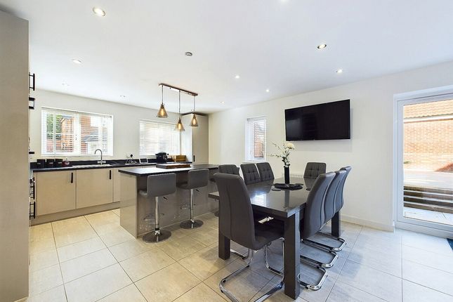 Chesterfield S45 4 bed detached house for sale