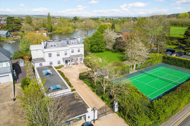 6 bedroom detached house for sale