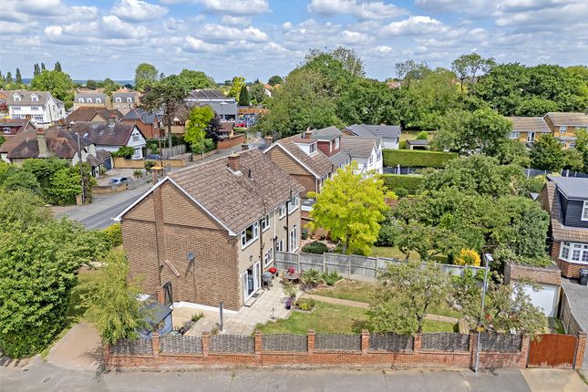 Tye Common Road, Billericay, Essex, CM12 3 bed semi