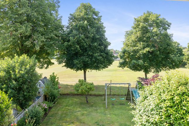 Meath Green Avenue, Horley RH6 4 bed semi