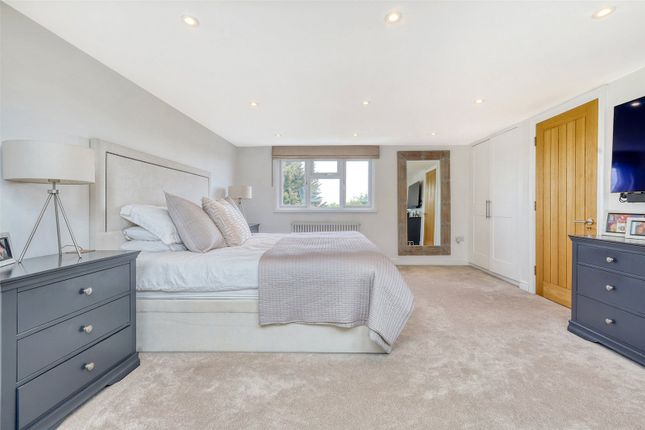 Millbrook Gardens, Gidea Park... 5 bed semi