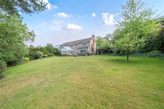 Walkers Ridge, Surrey GU15 5 bed detached house for sale