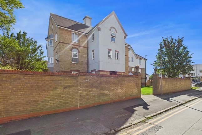 London Road, Benfleet, SS7 2 bed block of apartments for sale