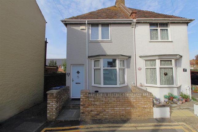 2 bedroom semi-detached house for sale