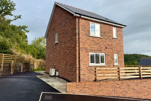 2 bed detached house