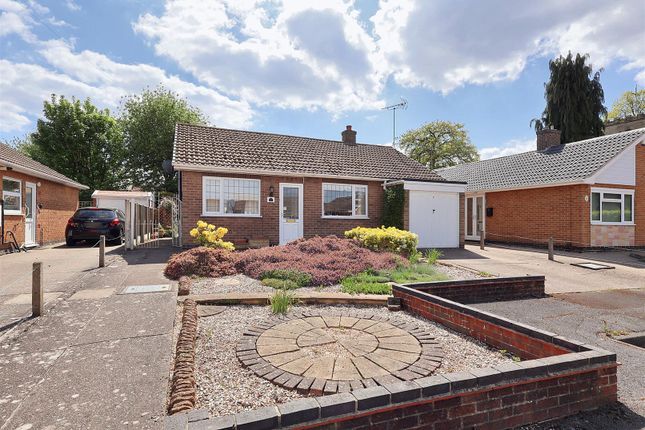 Leslie Grove, Calverton, Nottingham 2 bed detached bungalow for sale