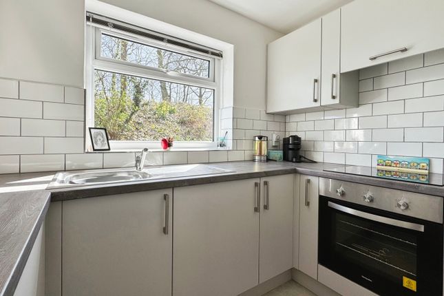 The Parade, Leeds LS16 1 bed apartment for sale