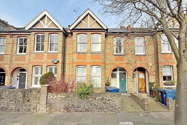 Carlyle Road, Ealing W5 3 bed flat for sale