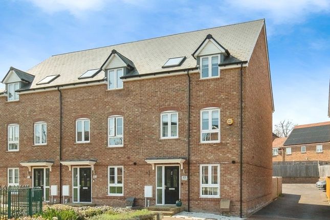 5 bedroom terraced house for sale