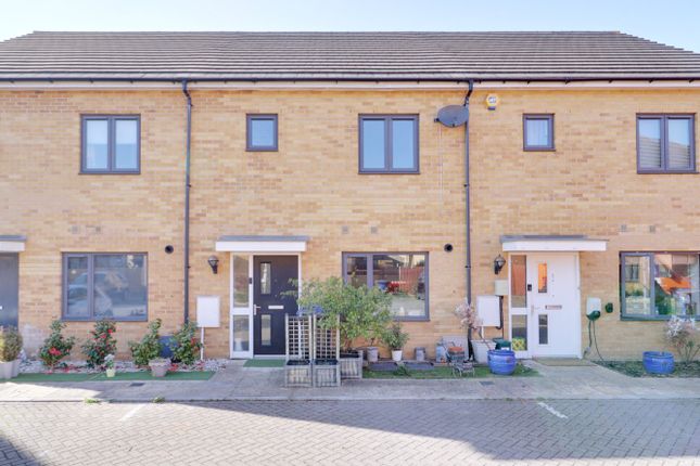 Bumpstead Mead, Aveley RM15 3 bed terraced house for sale