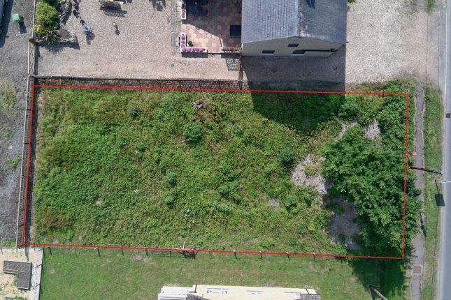 Land between Acorns and Fox Cottage... Plot for sale