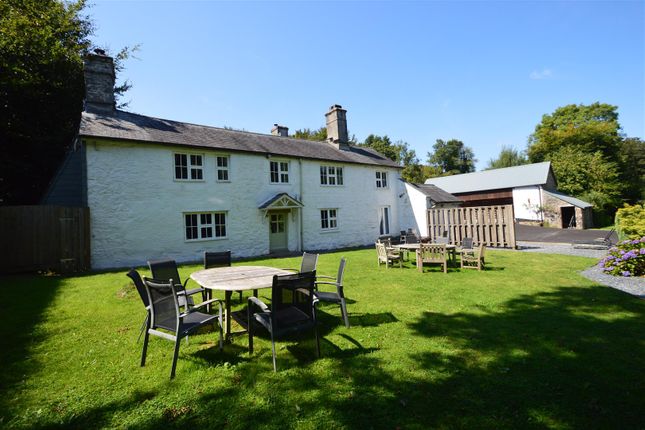 6 bed detached house