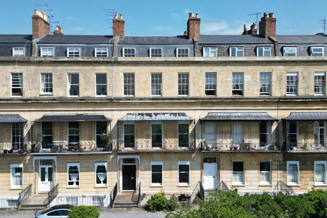 6 bedroom terraced house for sale