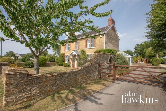 The Common, Brinkworth SN15 5 5 bed detached house for sale