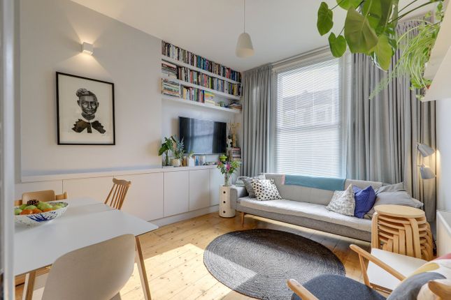 George Lane, Hither Green, London, SE13 2 bed flat for sale