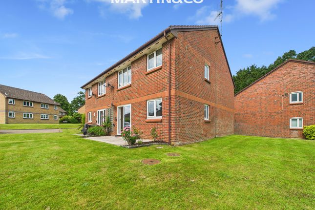 Acorn Drive, Wokingham 2 bed ground floor flat for sale