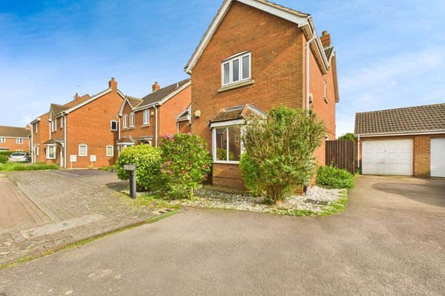 Saunders Close, Sugar Way... 3 bed link detached house for sale