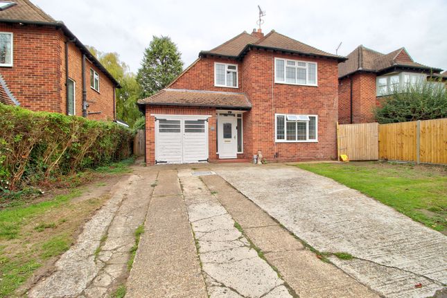 Wokingham RG40 4 bed detached house for sale