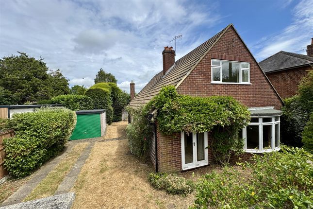 Farncombe 3 bed chalet for sale