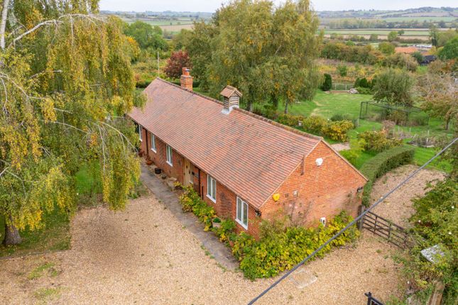 Manor Field, Weedon, Buckinghamshire. 2 bed barn conversion for sale