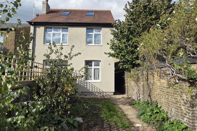 Southfield Cottages, London 1 bed maisonette for sale
