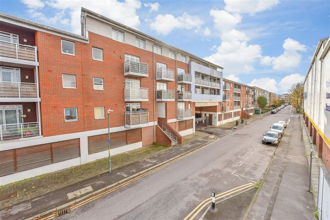 Kingfisher Meadow, Maidstone, Kent 1 bed apartment for sale