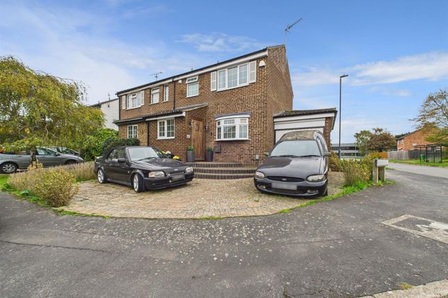 Austen Place, Aylesbury HP19 3 bed semi