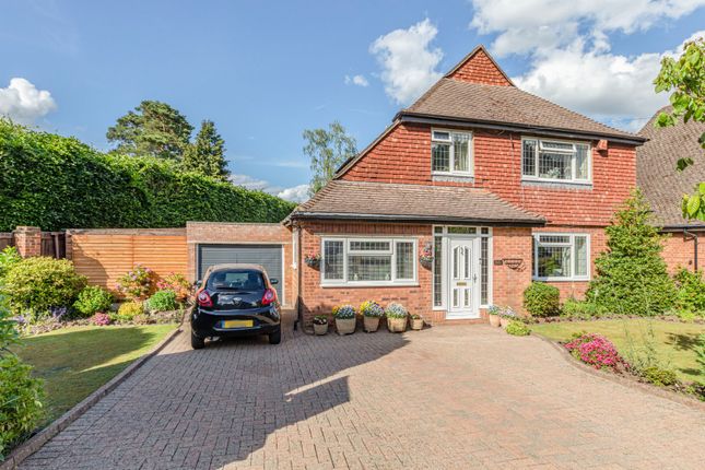 Hamilton Avenue, Surrey GU22 4 bed detached house for sale