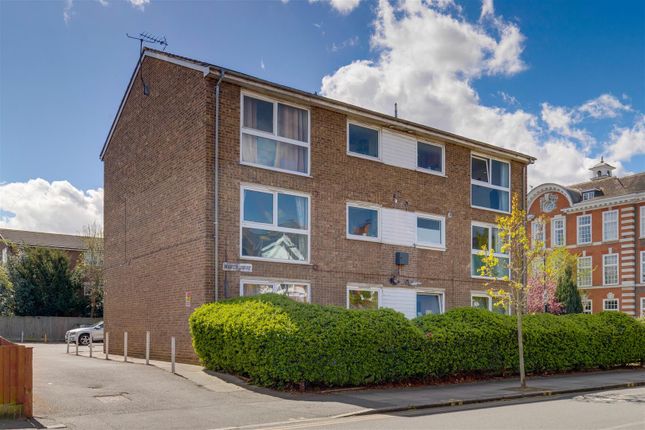 Pelham Road, London SW19 2 bed flat for sale