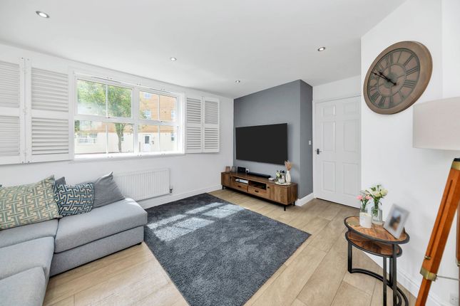 Woodcock Road, Royston SG8 2 bed apartment for sale