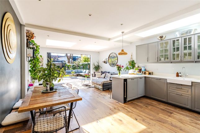 Babington Road, London, SW16 3 bed apartment for sale