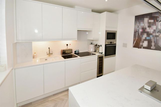 46 High Road, Buckhurst Hill IG9 2 bed apartment for sale