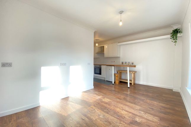 Victoria Road South, Portsmouth 2 bed apartment for sale