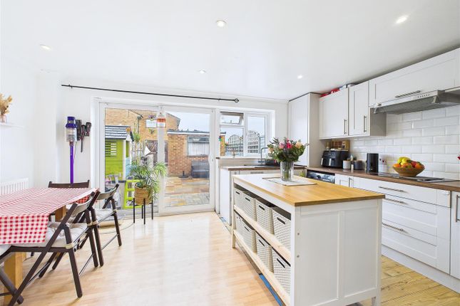 Linnet Drive, Chelmsford 3 bed terraced house for sale