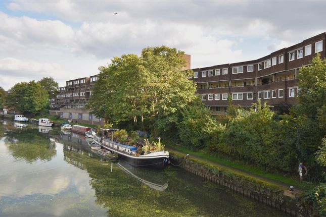 Galba Court, Brentford Dock 2 bed flat for sale