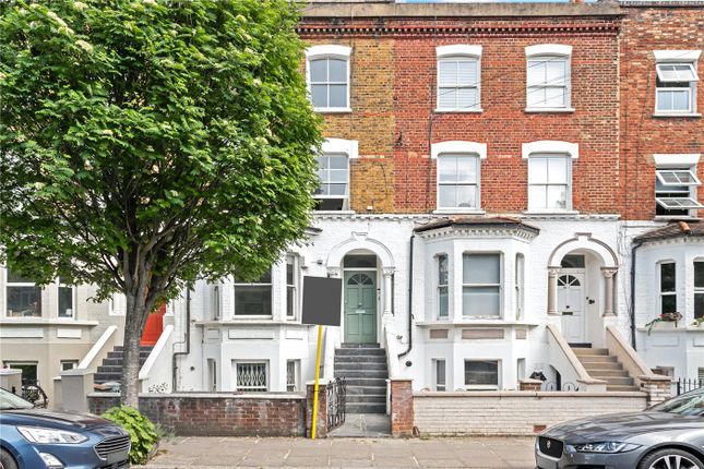 St. Thomas's Road, London, N4 3 bed maisonette for sale