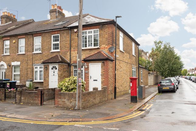 Chelmsford Road, London N14 2 bed end of terrace house for sale