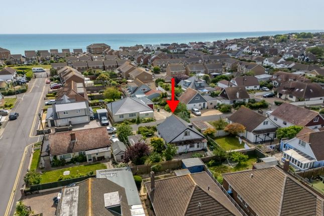 Tuscan Avenue, Bognor Regis, PO22 7TE 4 bed detached bungalow for sale