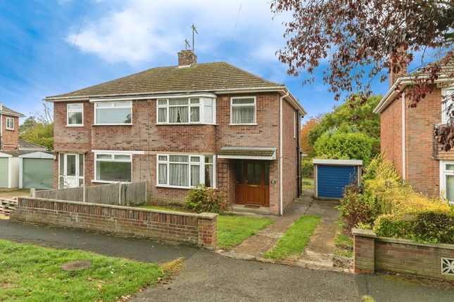 3 bedroom semi-detached house for sale
