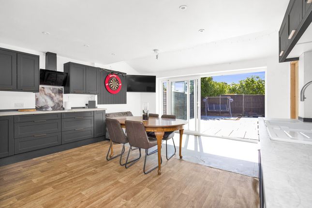 3 bedroom link detached house for sale