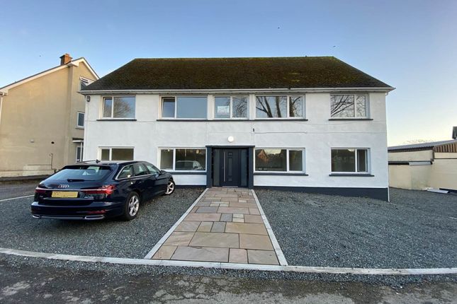 2 Lon Hendre, Waunfawr, Aberystwyth 2 bed flat for sale