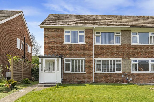Vernon Close, Epsom, KT19 2 bed maisonette for sale