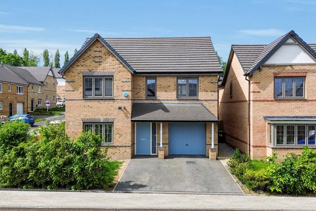 MALLARD COURT, HUDDERSFIELD, HD4 4 bed detached house for sale