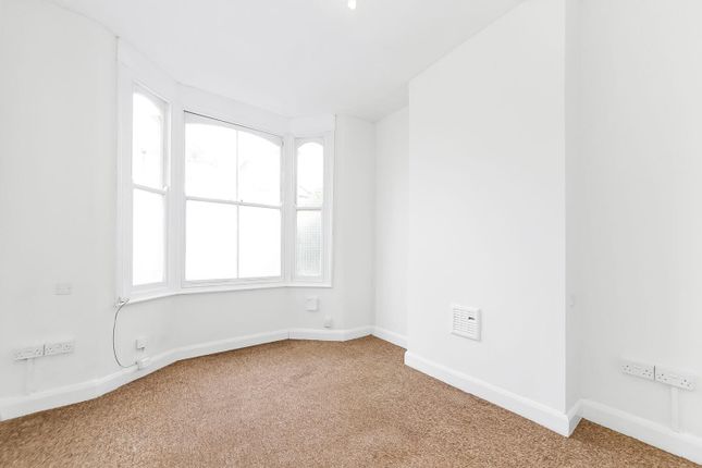 Nutcroft Road, Peckham, London, SE15 1 bed ground floor flat for sale