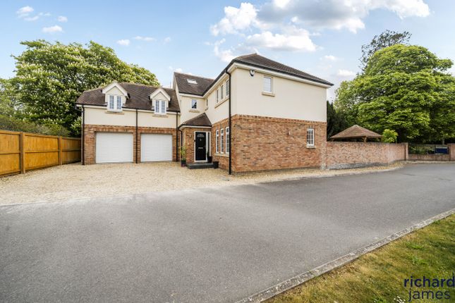 The Fairway, Broome Manor, Swindon, SN3 6 bed detached house for sale